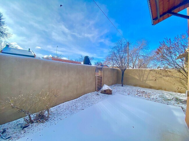 Building Photo - 1 MO. FREE RENT! Contemporary Retreat on Dunlap St.