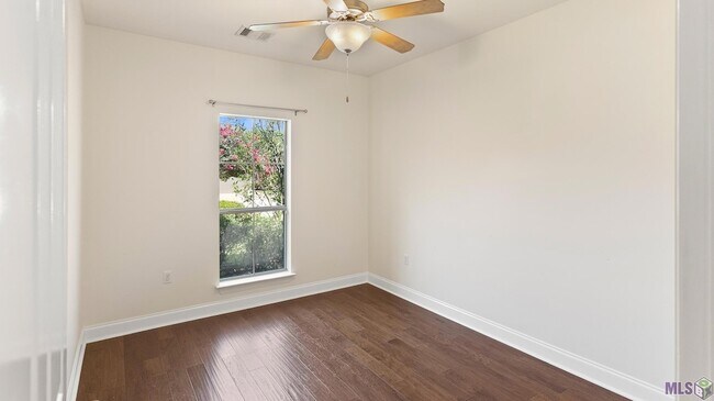 Building Photo - 7945 Seville Ct