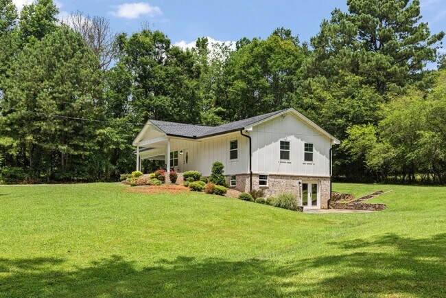 Building Photo - 11865 Hamilton Rd