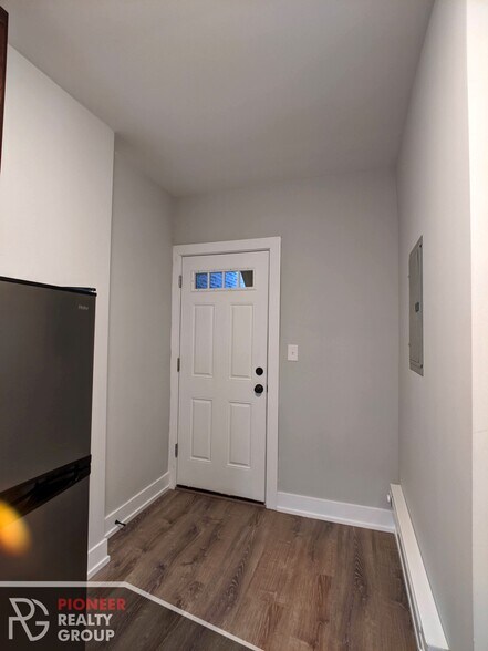Building Photo - 437 W Belden