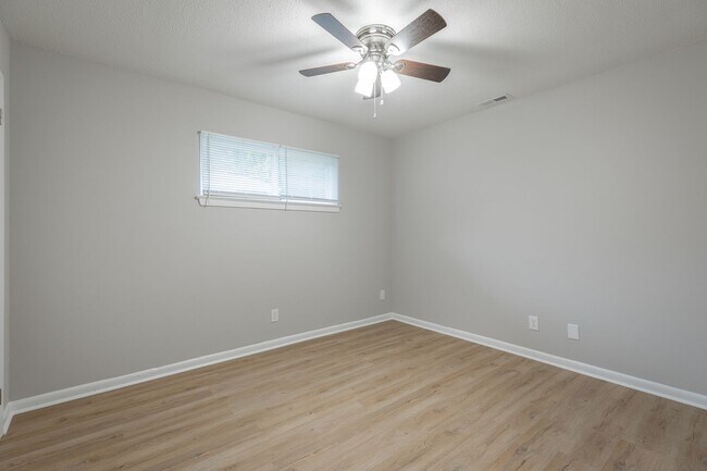Building Photo - 3339 Pinewood Ave