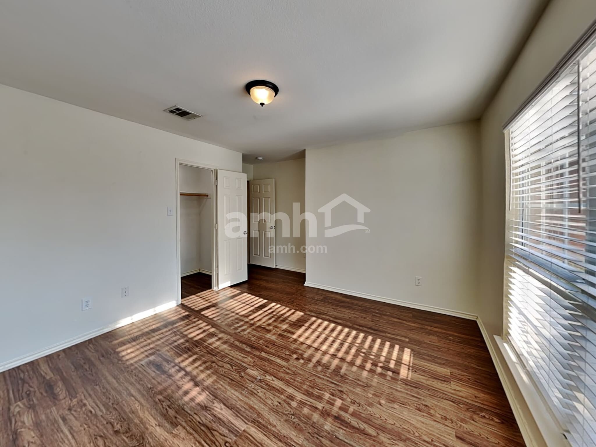 Building Photo - 905 Zoe St