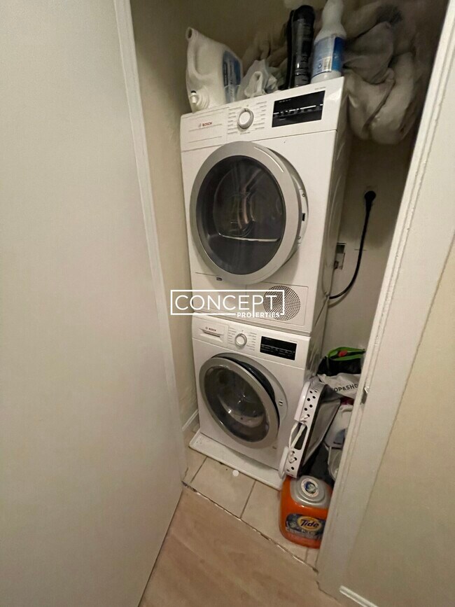 Building Photo - 1430 Tremont St