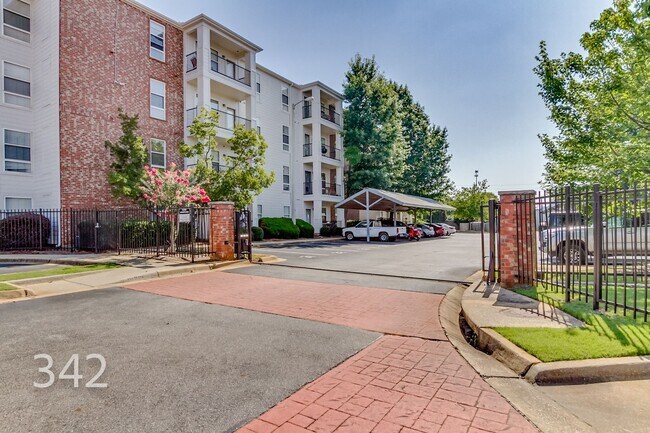 Building Photo - 600 13th St E