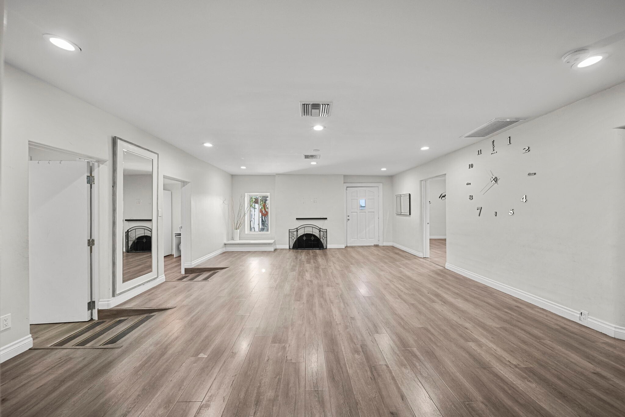 Building Photo - 8647 Corbin Ave