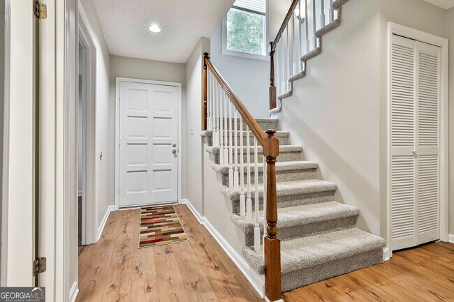 Building Photo - 36 Cobblestone Creek