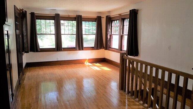 Living room - 210 Warwick St SE