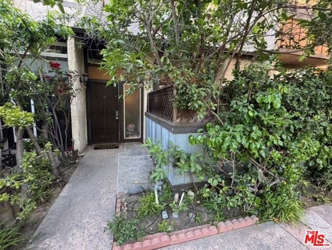 Building Photo - 13609 Valerio St