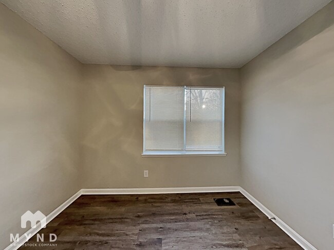 Building Photo - 5170 Hickory Dr NE