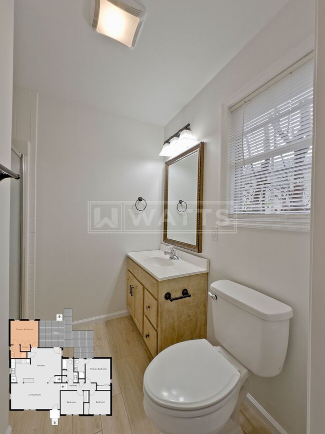 Building Photo - Great 4 Bedroom Split-Level Home in Heart of Hoover