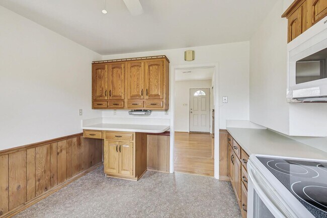 Building Photo - Fantastic in Frederick! Spacious 4 level Split -- 4 beds + 1 Full and 2 half baths