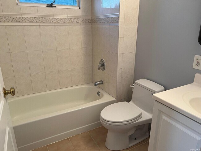 Building Photo - 563 Neptune Blvd