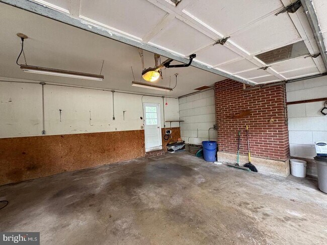 Building Photo - 3306 Whitesworth Rd