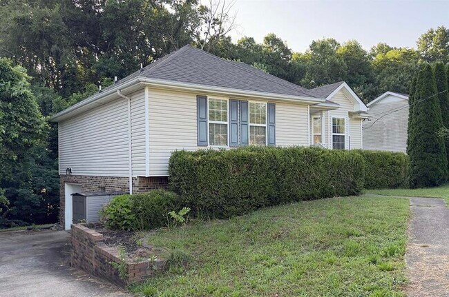 Building Photo - 570 Somerset Ln