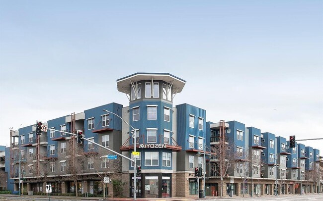 Building Photo - 1121 40th St