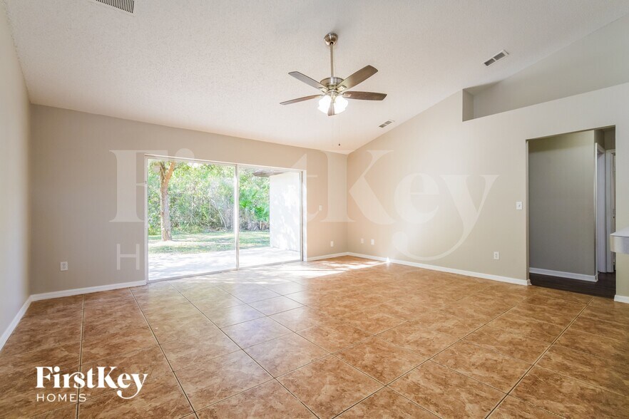 Building Photo - 649 Rosaro Ct