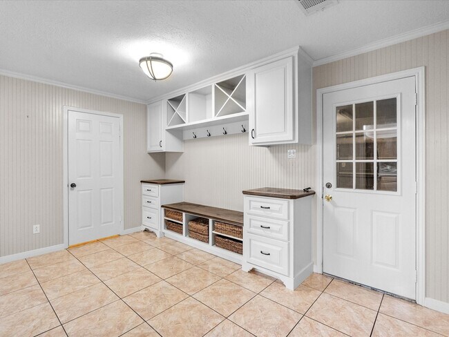 Building Photo - 4214 Fernside Dr