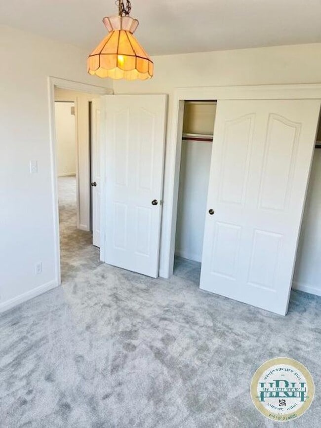 Building Photo - Spacious 3BR|2.5BA Home in the heart of Br...