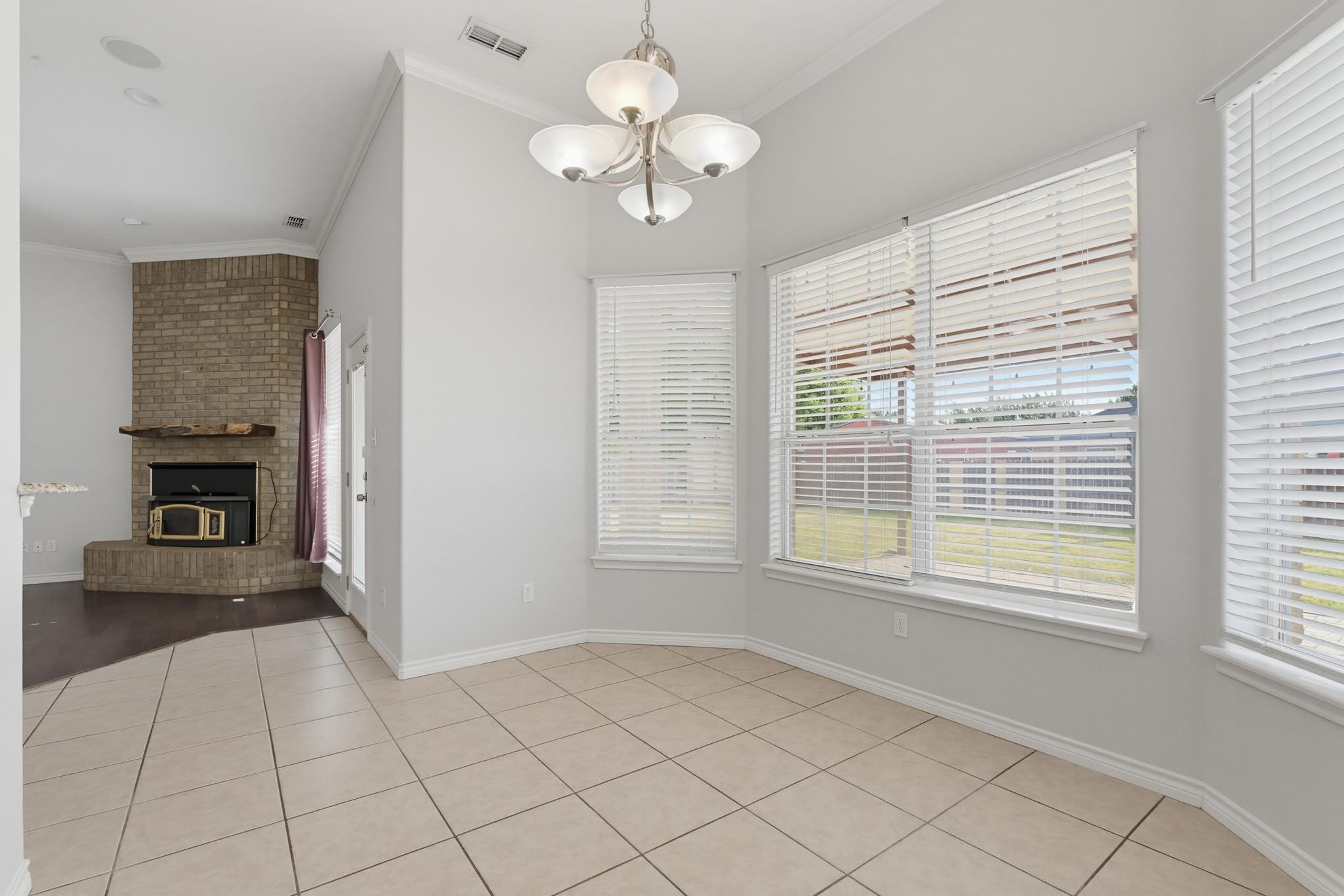 Building Photo - 7017 Springwater Ave