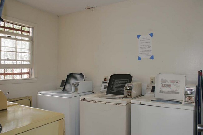 Building Photo - 200 Arbor Dr