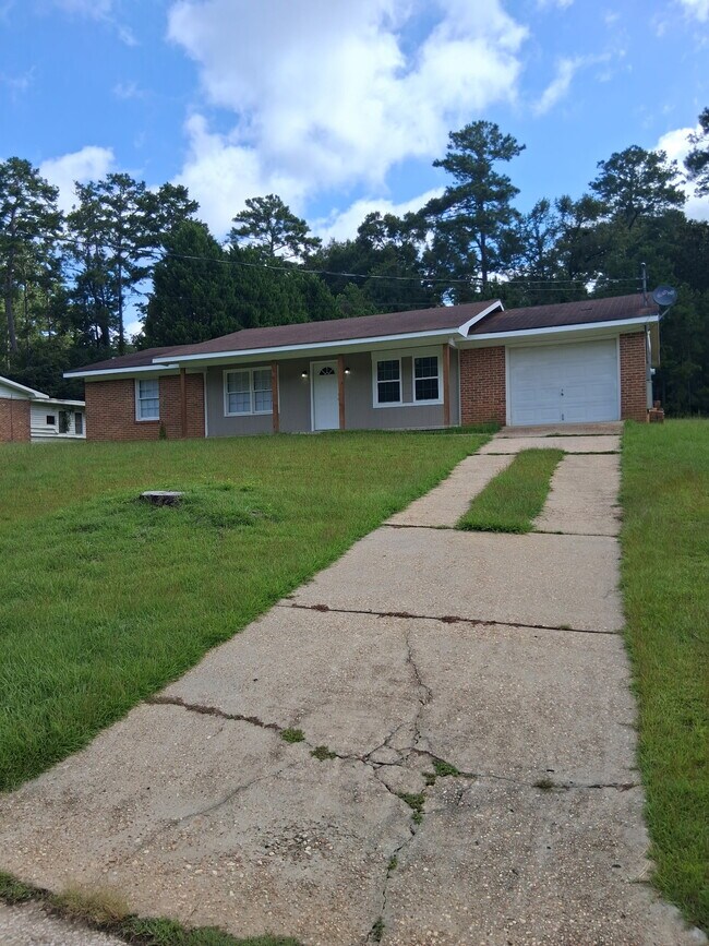 Building Photo - 287 Northwood Dr