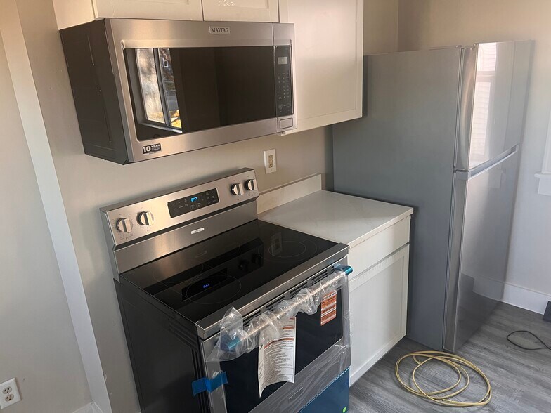 Building Photo - 1410 Center St