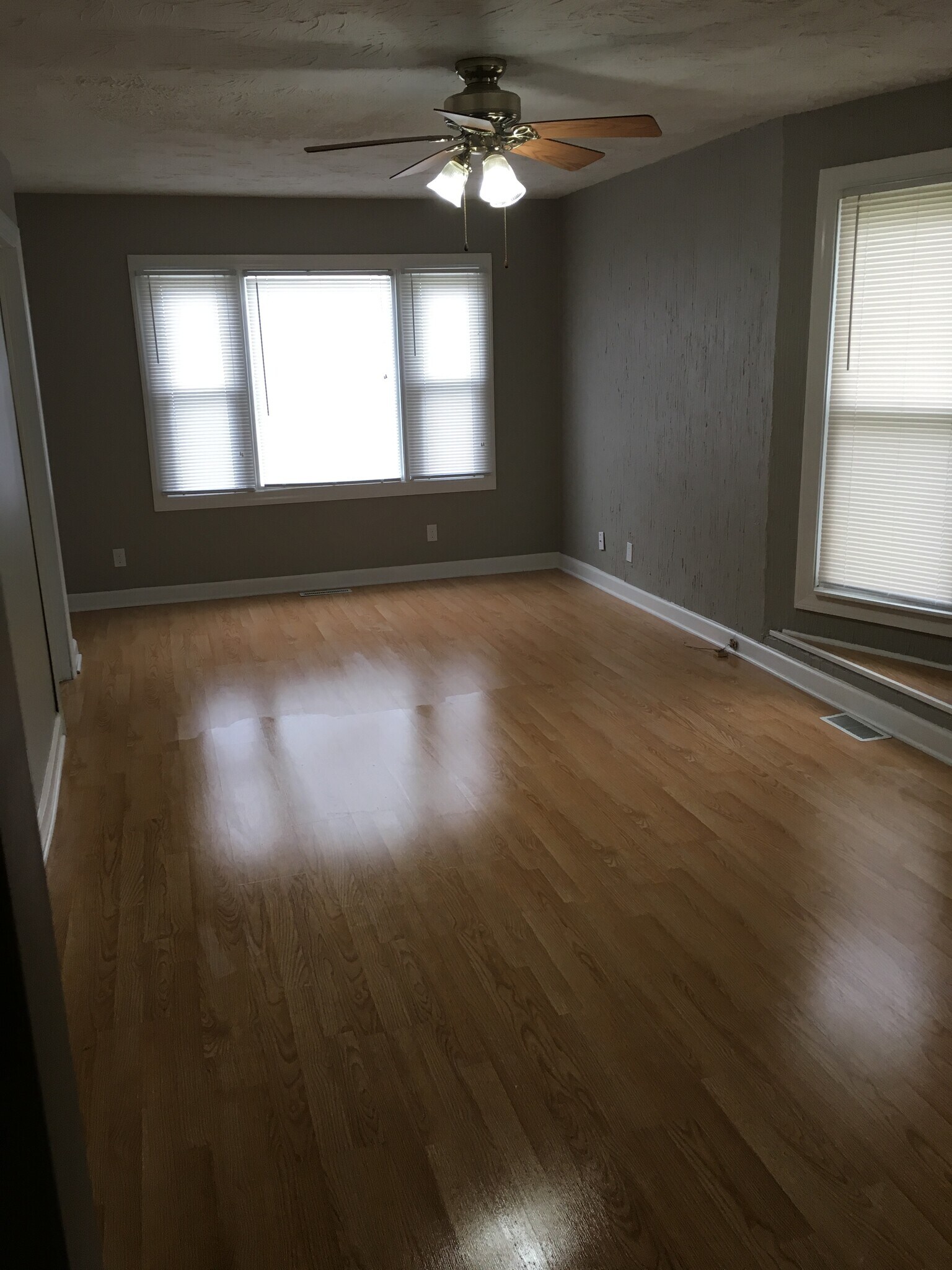 Living room - 546 20th Ave