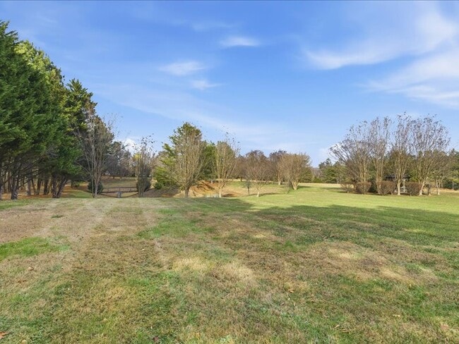 Building Photo - 5320 Baumgardner Rd