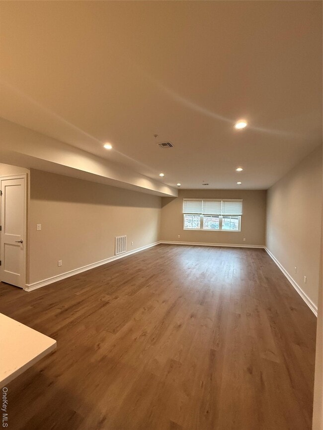 Building Photo - 122 Greenwich Ave