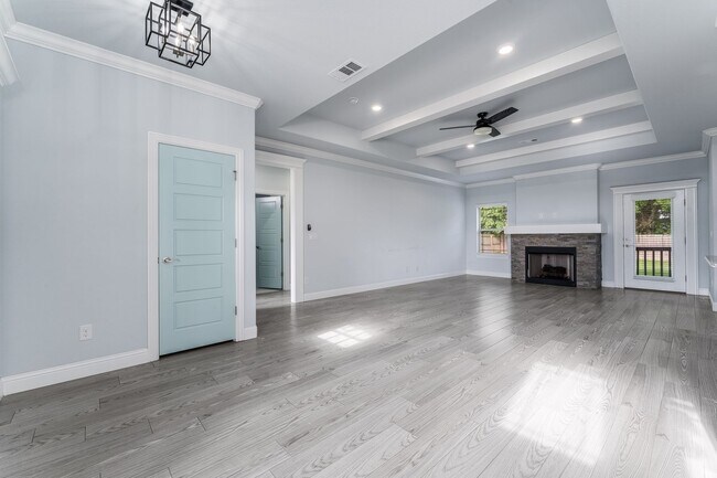 Building Photo - Three bedroom home, ready NOW