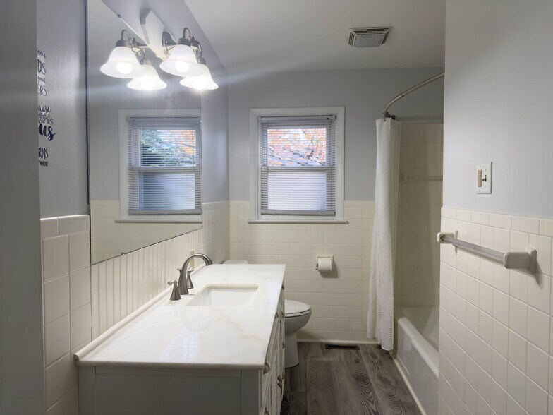 Building Photo - 837 Martin Ave