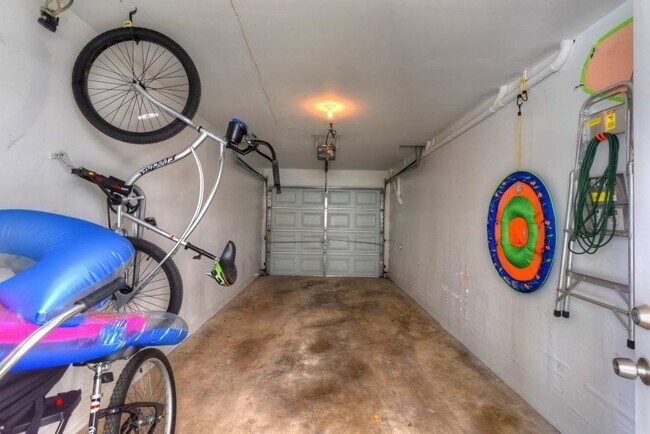 Building Photo - 902 22nd St