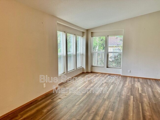 Building Photo - 1375 S Bagley Creek Rd