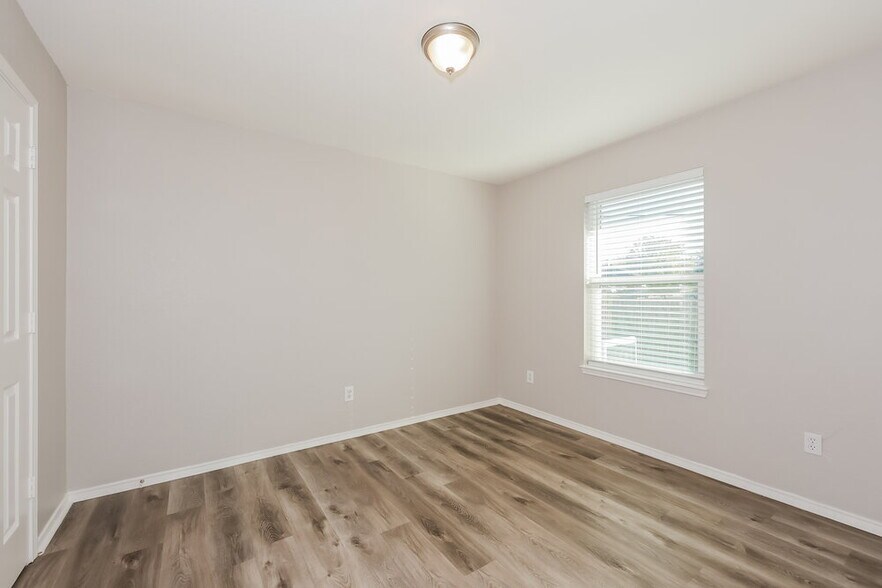 Building Photo - 6601 Basswood Dr