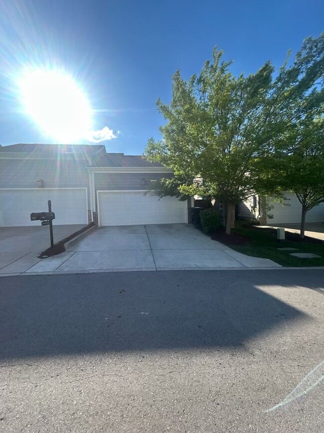 Building Photo - 3BR End-Unit in Westhaven | Main-Level Primary + Office + Bonus Room