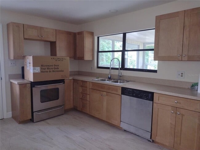 Building Photo - 4400 NE 139th Ln