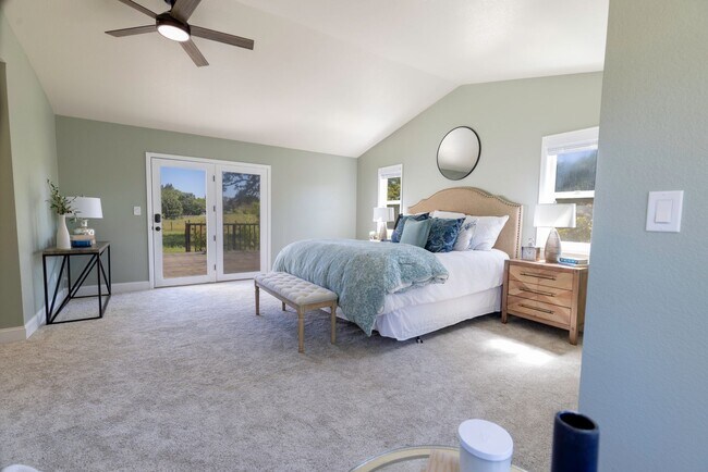 Building Photo - Beautiful 5 bedroom/3bath home with a pool