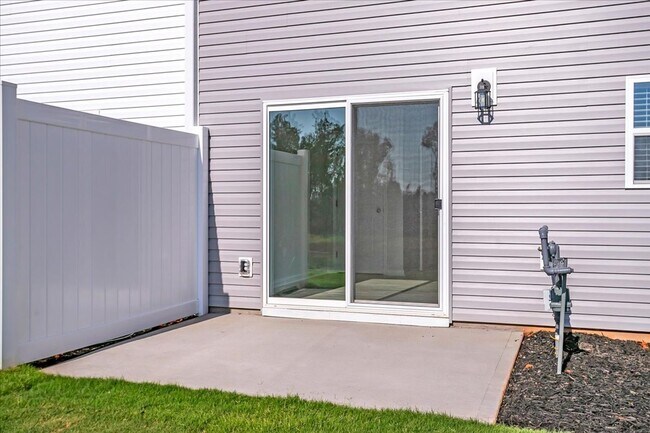 Building Photo - AVAILABLE NOW! Brand New 3-Bedroom Townhou...