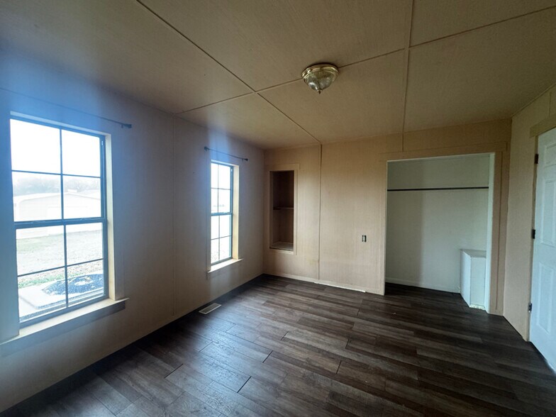 Building Photo - 11991 S Edmondson Rd