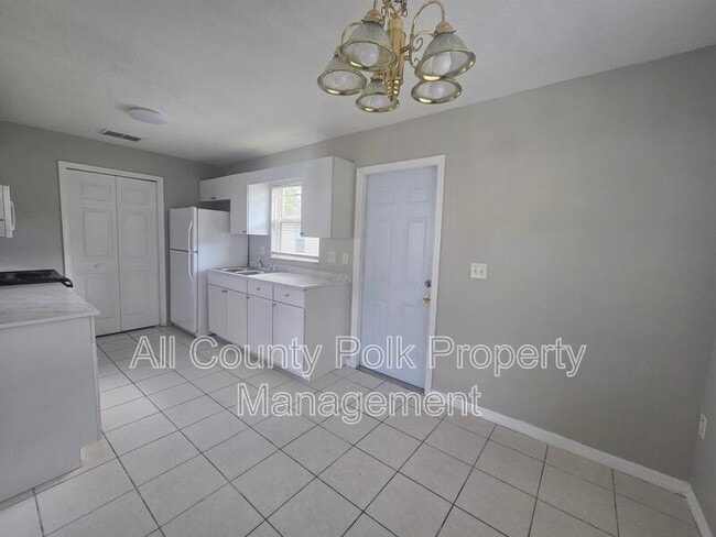 Building Photo - 220 S Eastside Dr