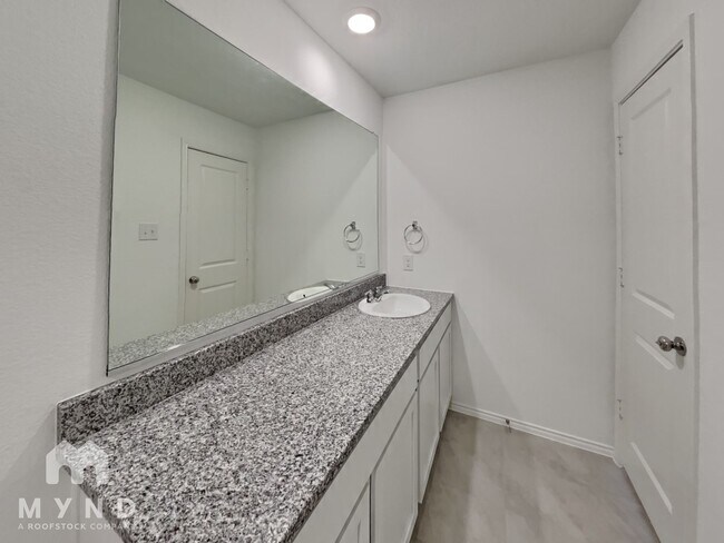 Building Photo - 1837 Lotus St