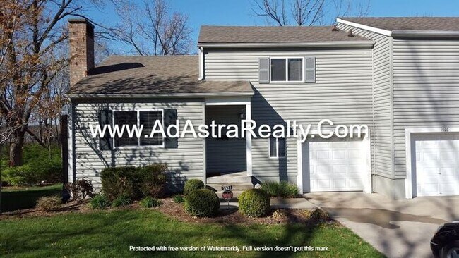 Primary Photo - Beautiful Remodeled South KCMO Townhome-Co...