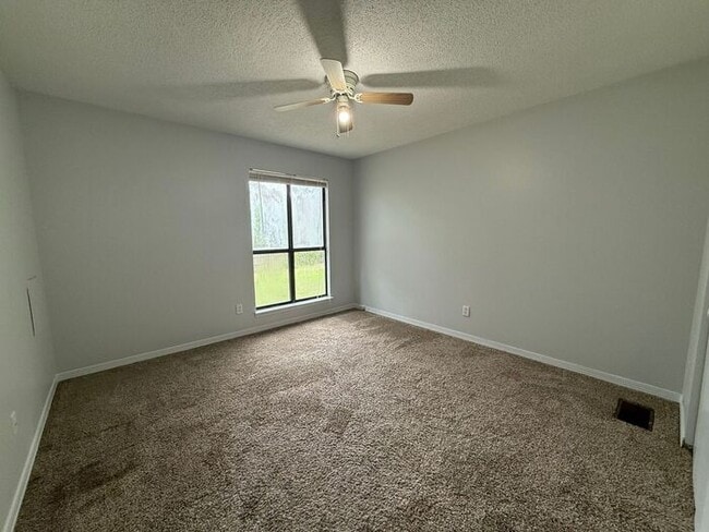 Building Photo - Gulf Breeze - Villa Woods - 2 bedroom, 1.5 bathroom