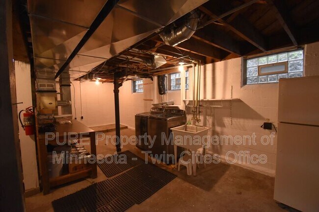 Building Photo - 2727 Queen Ave N