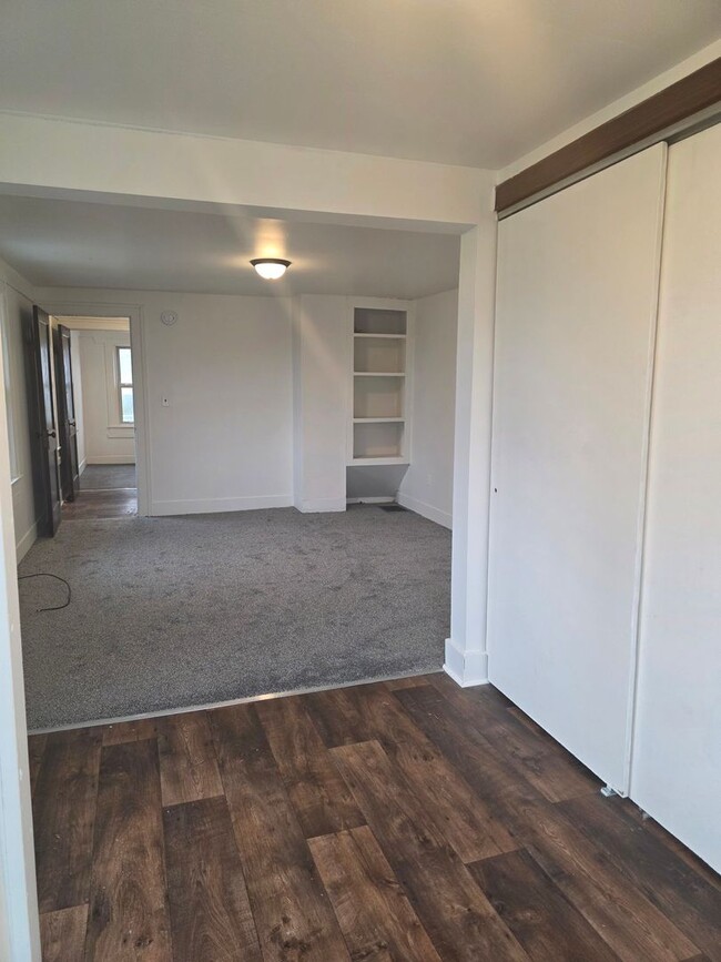 Building Photo - 397 Upper Oakwood Ave