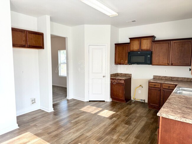 Building Photo - 6107 Heisler St