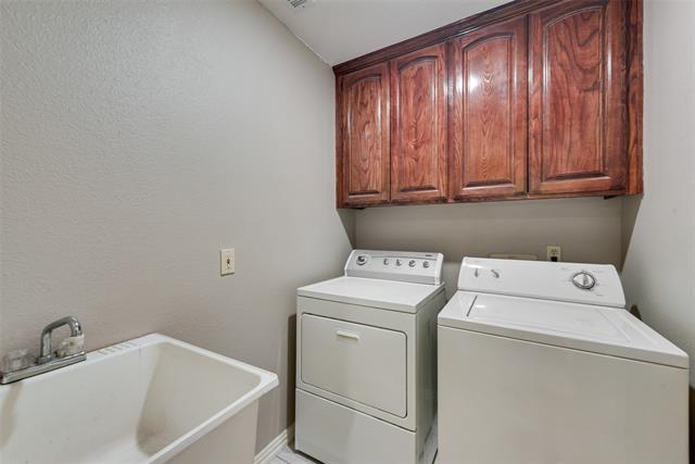 Building Photo - 2569 Castle Cir