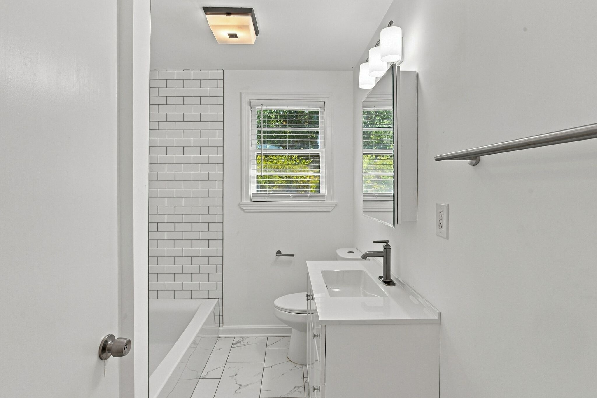 Building Photo - 5713 Vine Ridge Dr