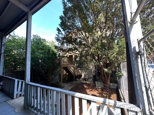 Building Photo - 1049 N Marshfield Ave