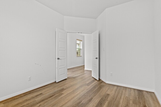 Building Photo - 448 Chaste Tree Dr